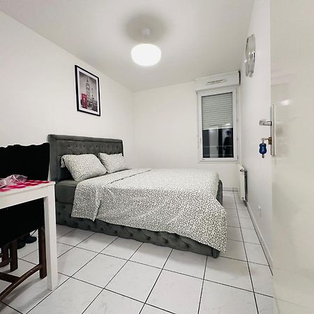 Sri-Indo Bobigny Paris Appartement Buitenkant foto