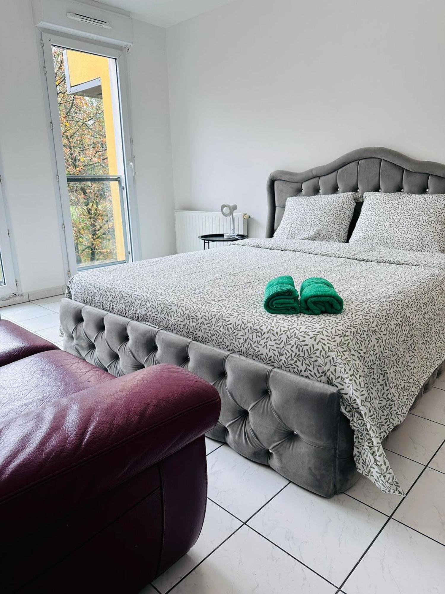 Sri-Indo Bobigny Paris Appartement Buitenkant foto