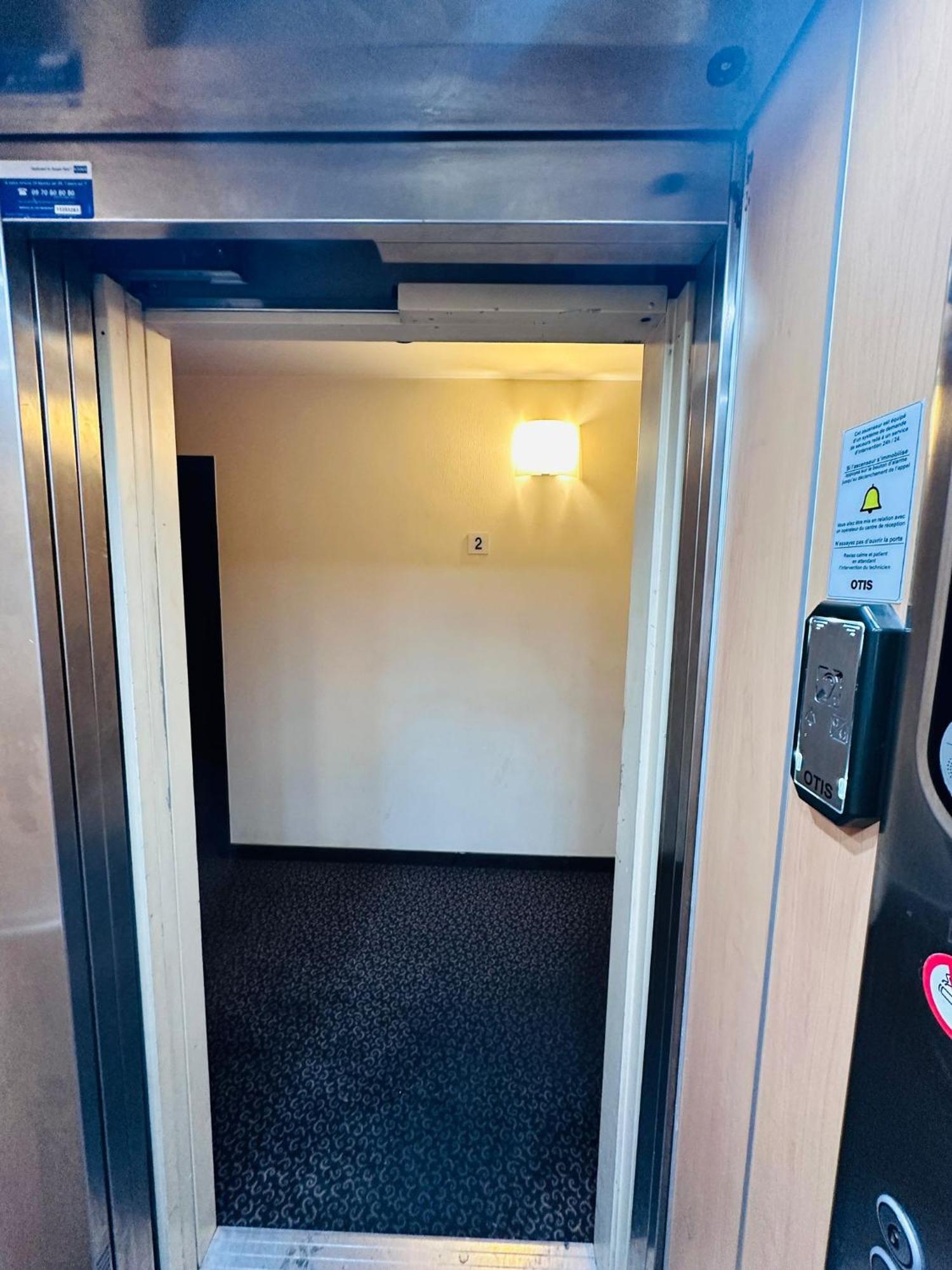 Sri-Indo Bobigny Paris Appartement Buitenkant foto