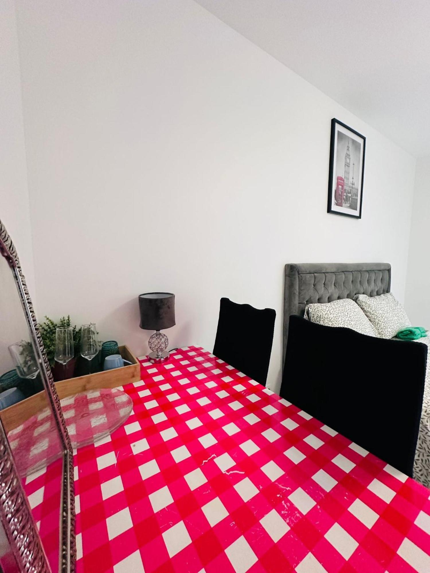Sri-Indo Bobigny Paris Appartement Buitenkant foto
