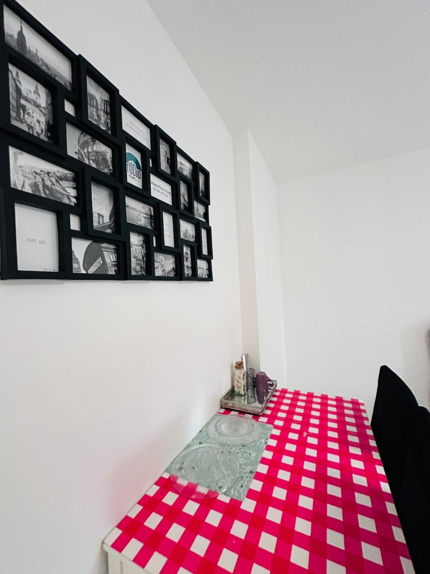 Sri-Indo Bobigny Paris Appartement Buitenkant foto