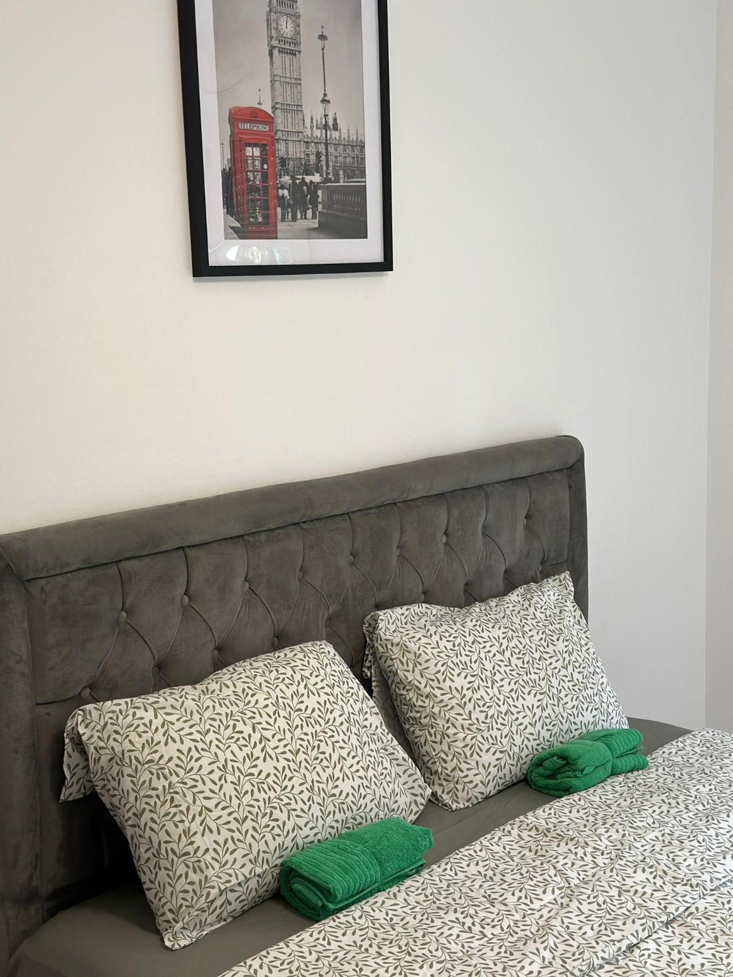 Sri-Indo Bobigny Paris Appartement Buitenkant foto