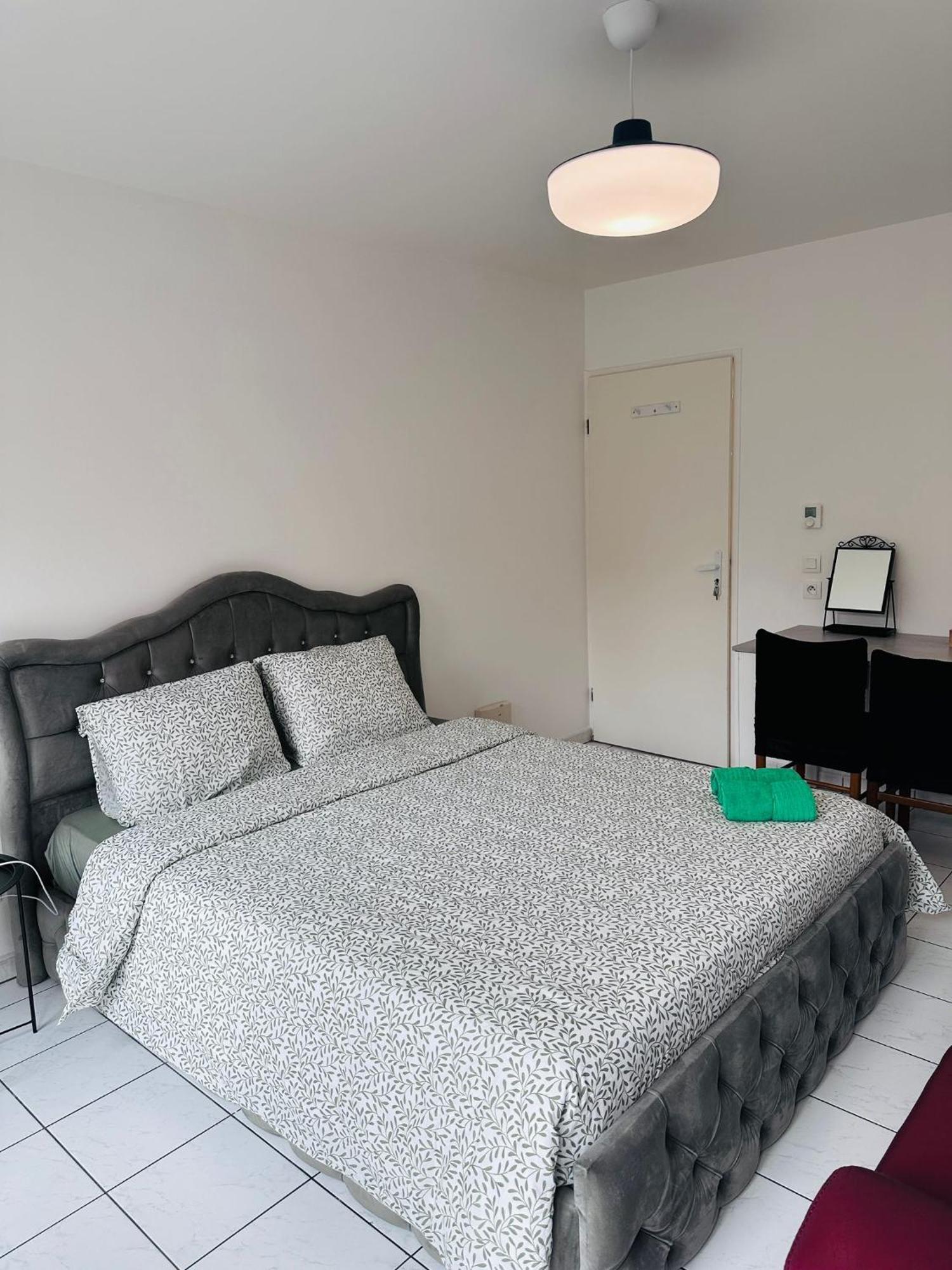 Sri-Indo Bobigny Paris Appartement Buitenkant foto