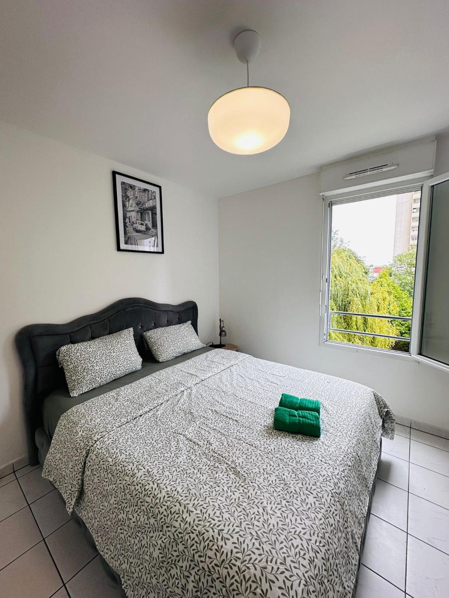 Sri-Indo Bobigny Paris Appartement Buitenkant foto