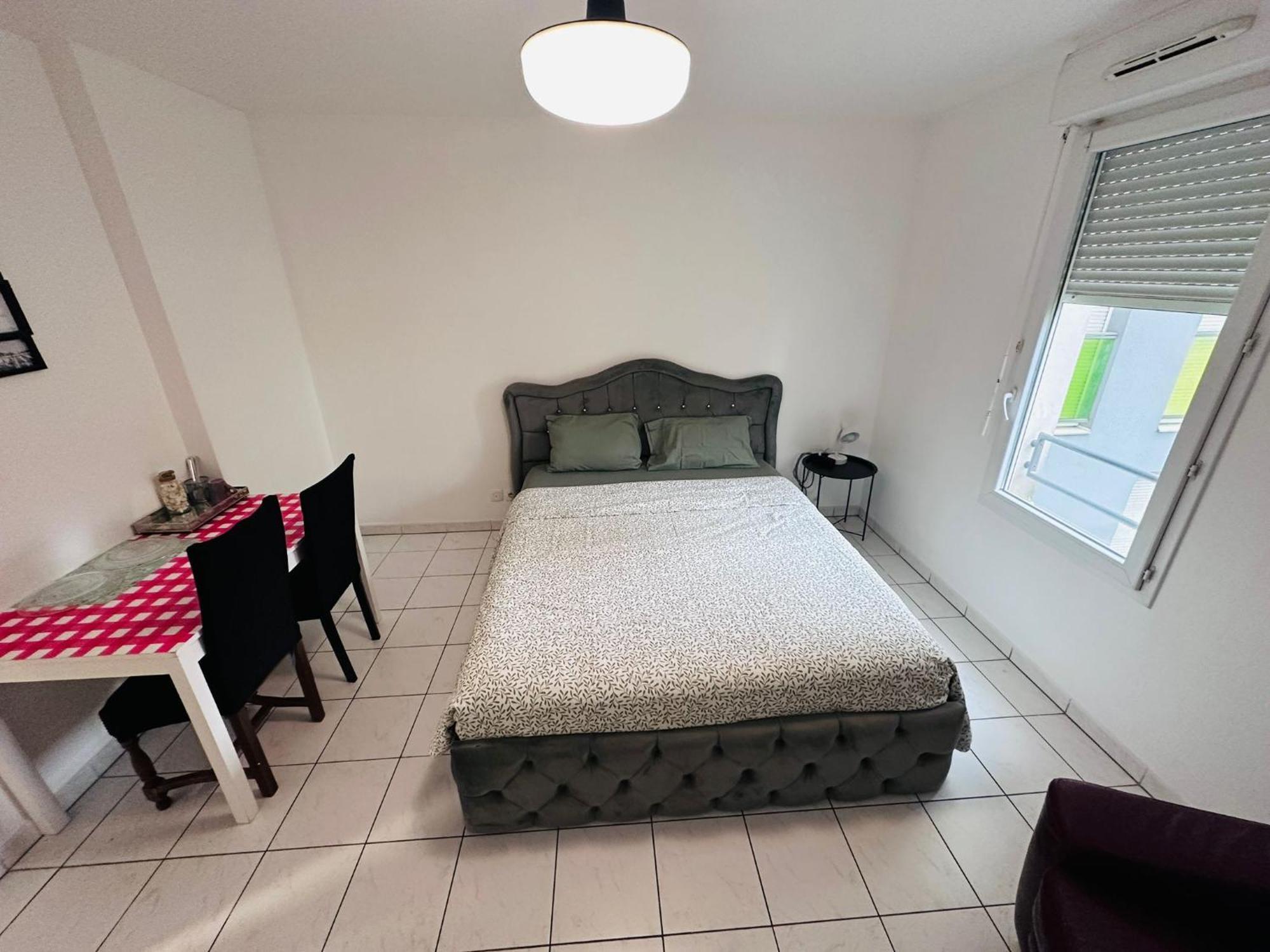 Sri-Indo Bobigny Paris Appartement Buitenkant foto