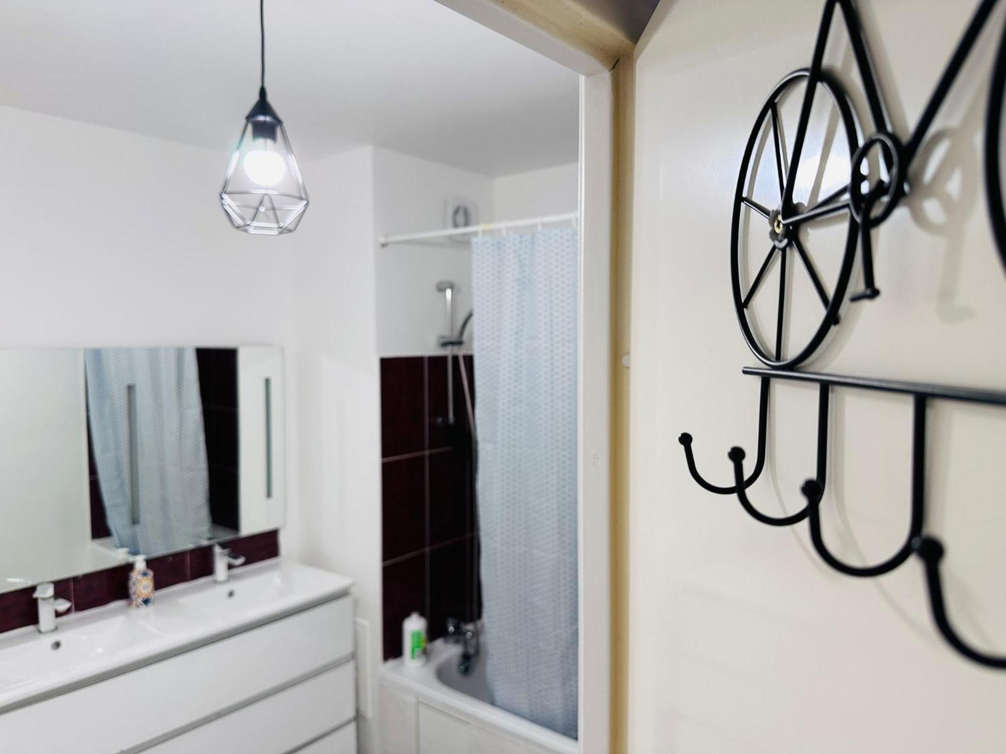 Sri-Indo Bobigny Paris Appartement Buitenkant foto